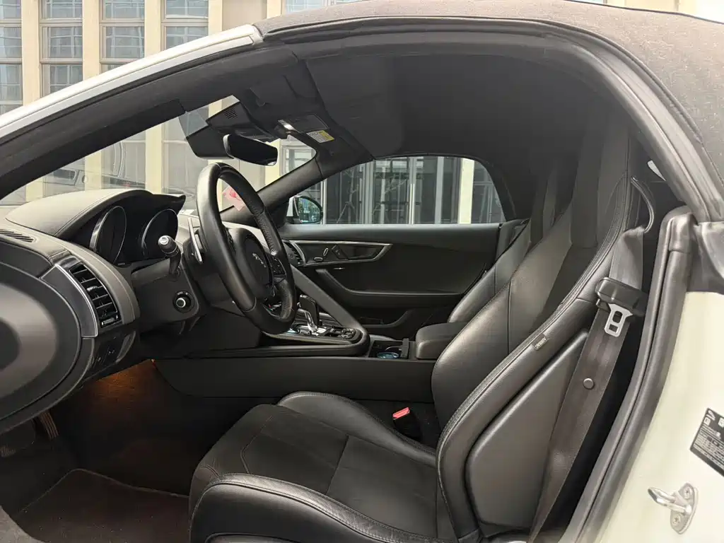 Jaguar F-TYPE 2.0 T Convertible