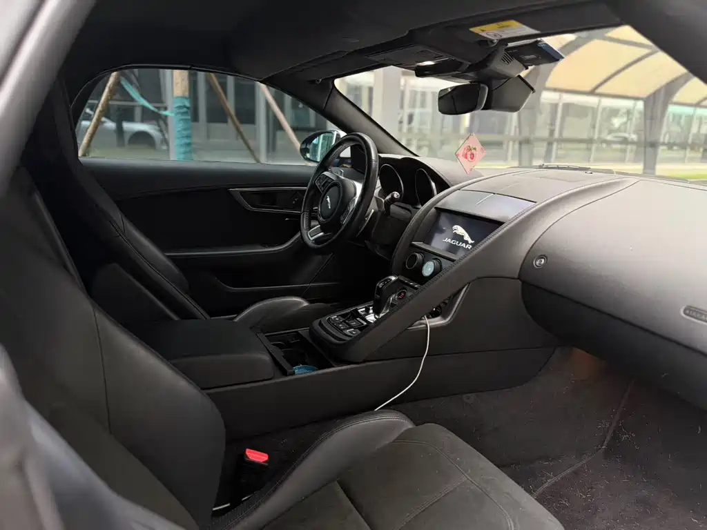 Jaguar F-TYPE 2.0 T Convertible