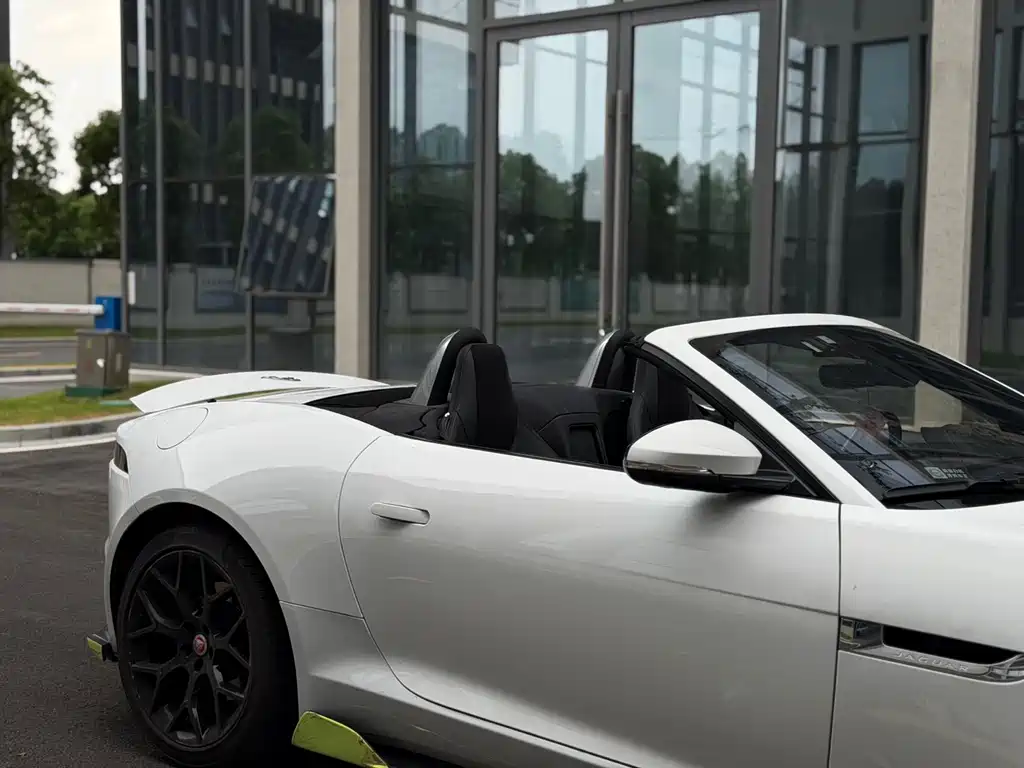 Jaguar F-TYPE 2.0 T Convertible