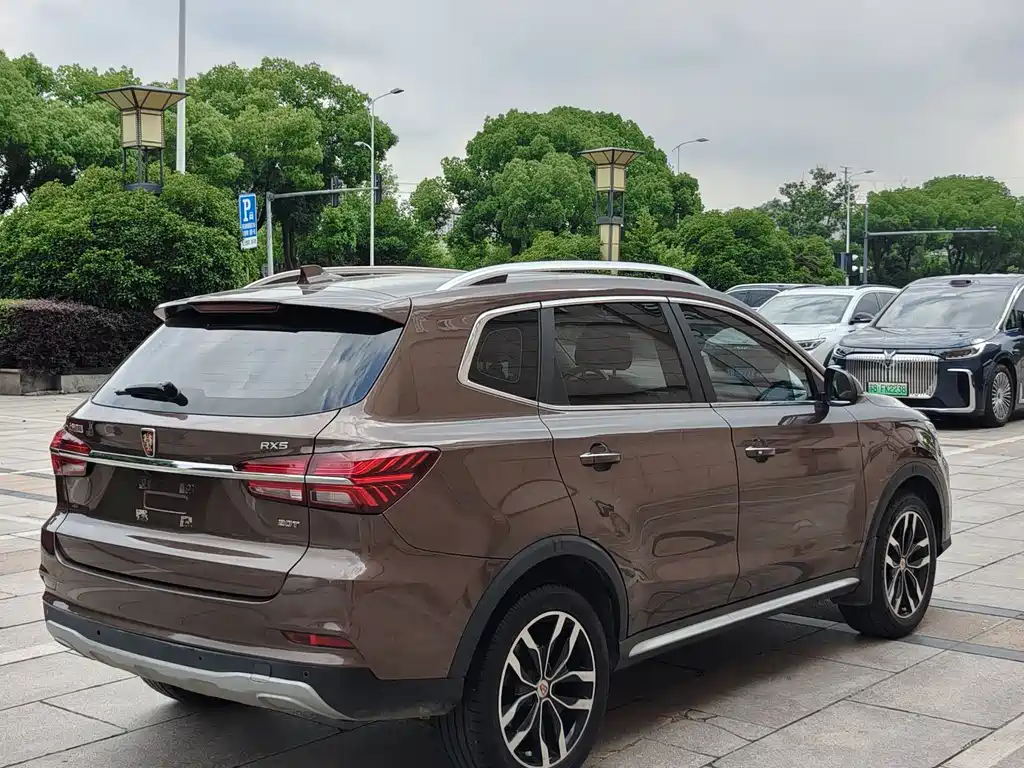 Roewe RX5 20 T 2 WD Auto Internet Smart Enjoyment