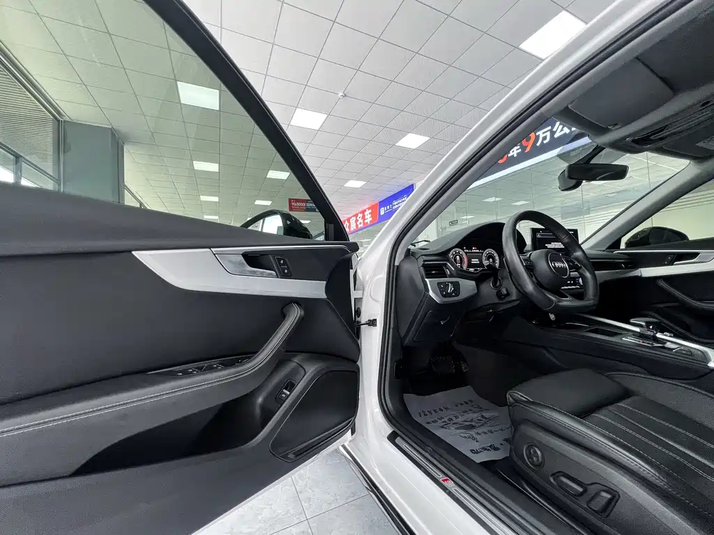 Audi A4 L 40 TFSI Luxury Dynamic