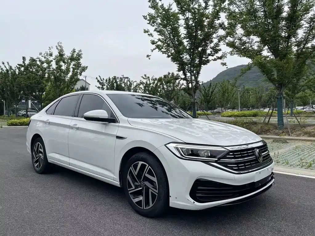 Sagitar 300 TSI DSG Transcend