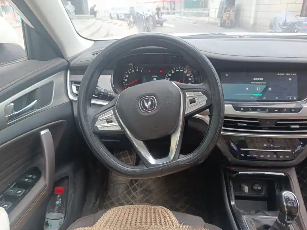 Changan CS35 PLUS 长安CS35 PLUS 2019款 1.6 L 手动酷联版