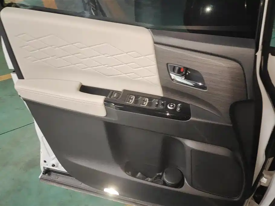 Elysion 2.0 L e:HEV Luxury