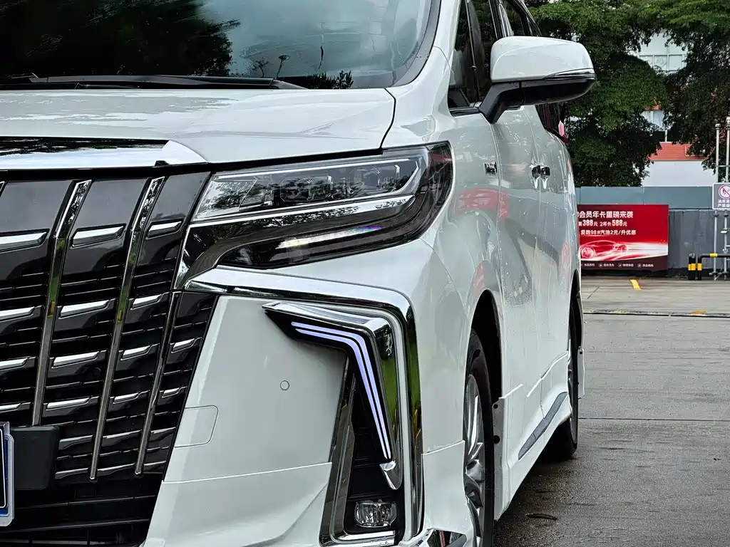 Vellfire Crown Dual Engine 2.5 L HV Luxury