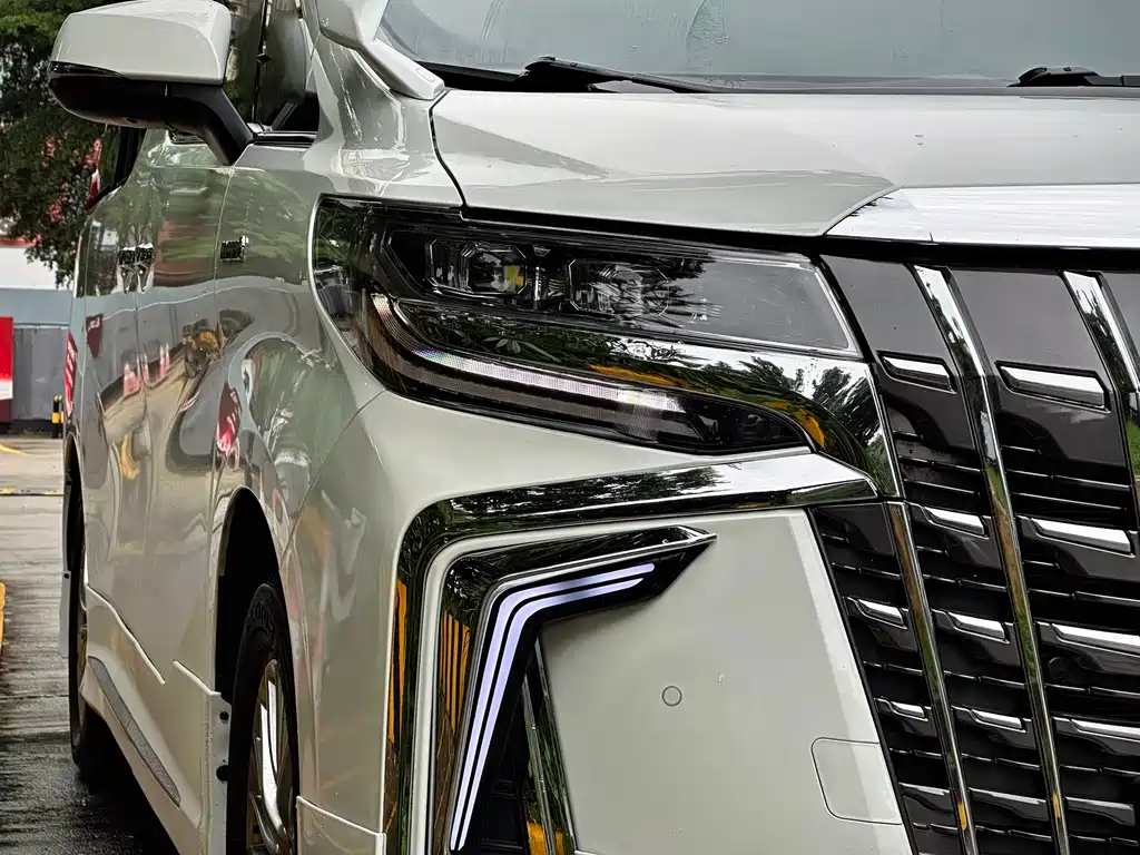 Vellfire Crown Dual Engine 2.5 L HV Luxury