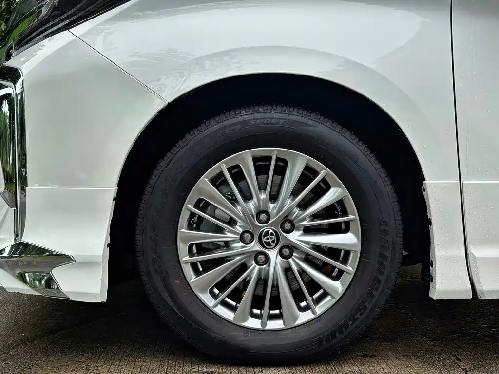 Vellfire Crown Dual Engine 2.5 L HV Luxury