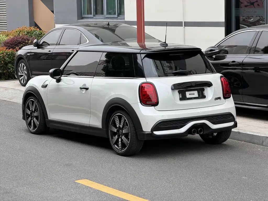 MINI Facelift 2.0 T COOPER S Artist