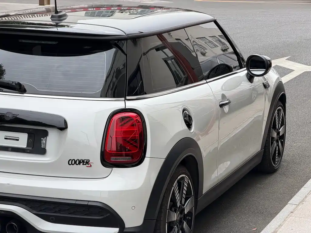 MINI Facelift 2.0 T COOPER S Artist