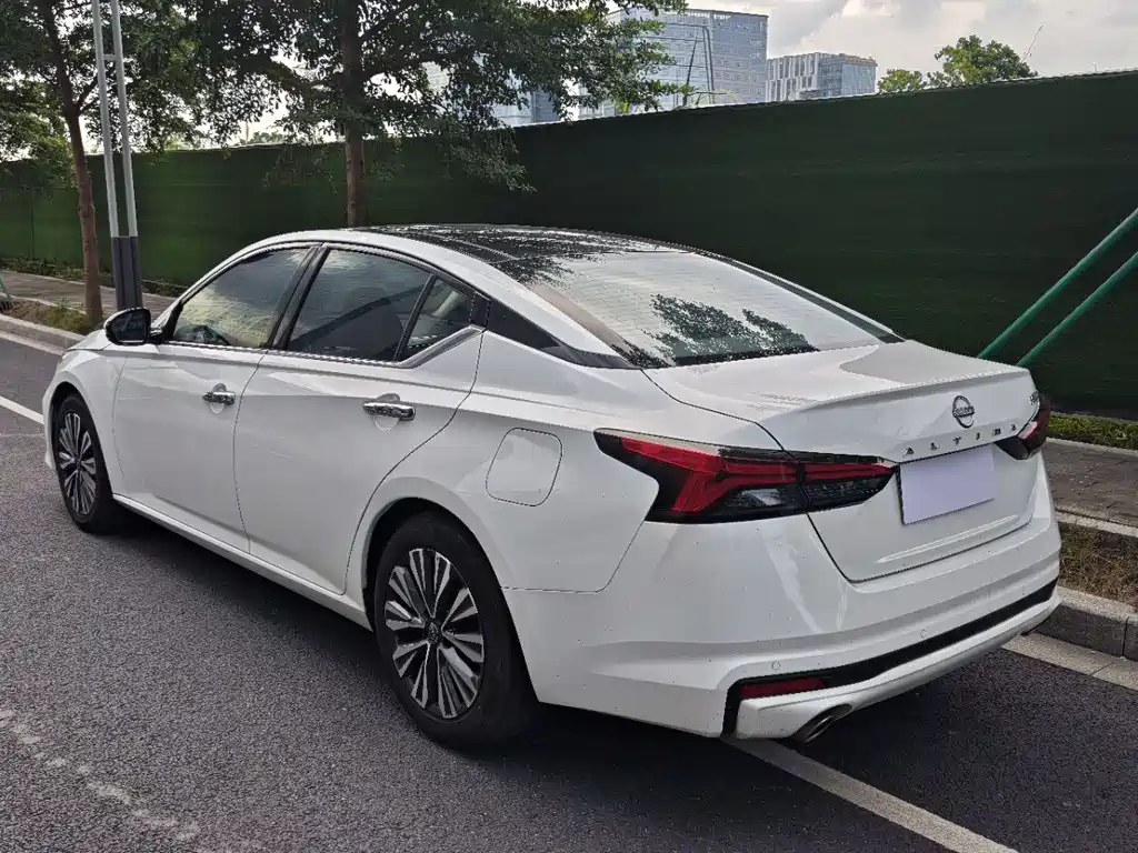 Teana 2.0 L XL-TLS Joy