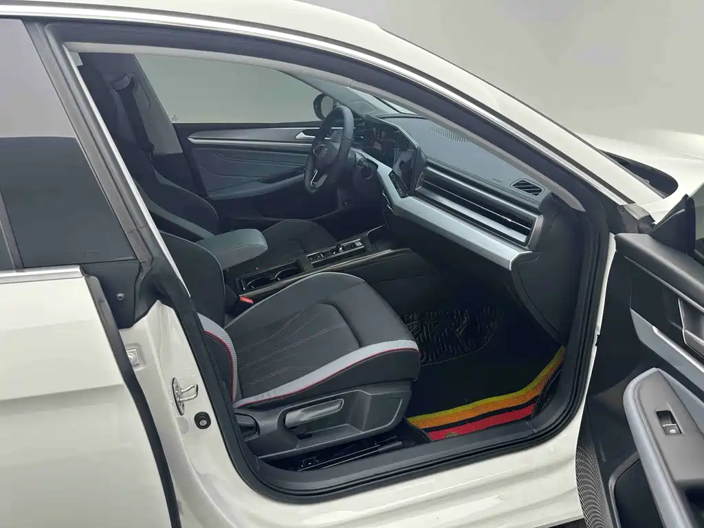 Lamando Lamando L 280 TSI DSG Spicy Cool