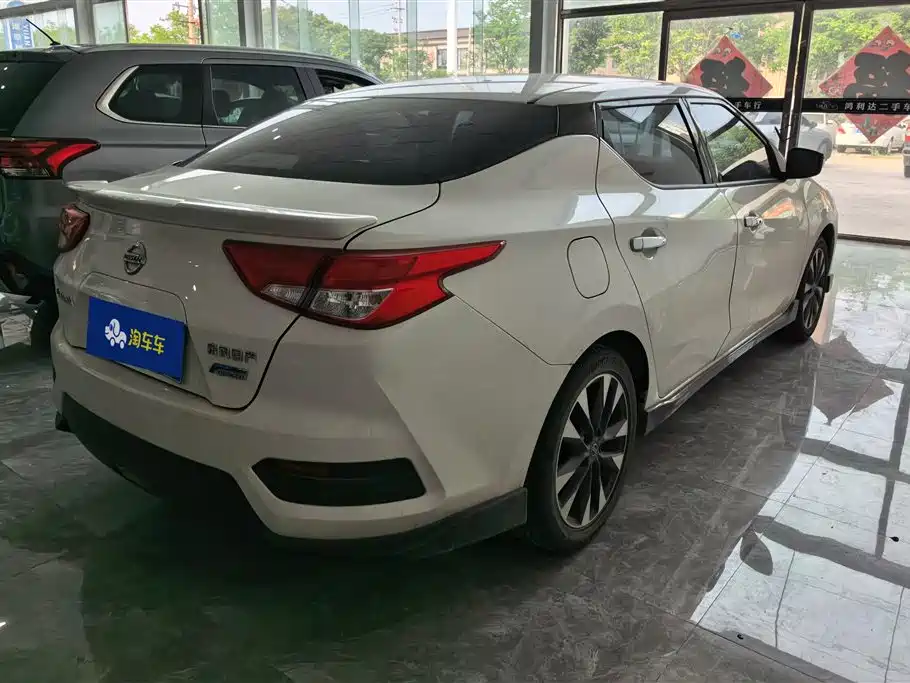 Lannia 1.6 L CVT Connected Smart Cool