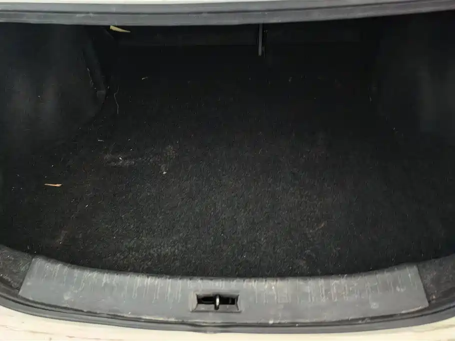 Lannia 1.6 L CVT Connected Smart Cool