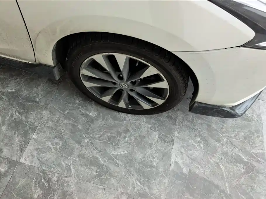 Lannia 1.6 L CVT Connected Smart Cool