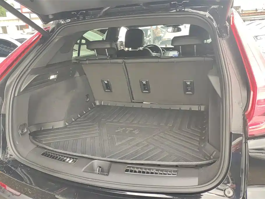 Cadillac XT4 28 T 2 WD Tech
