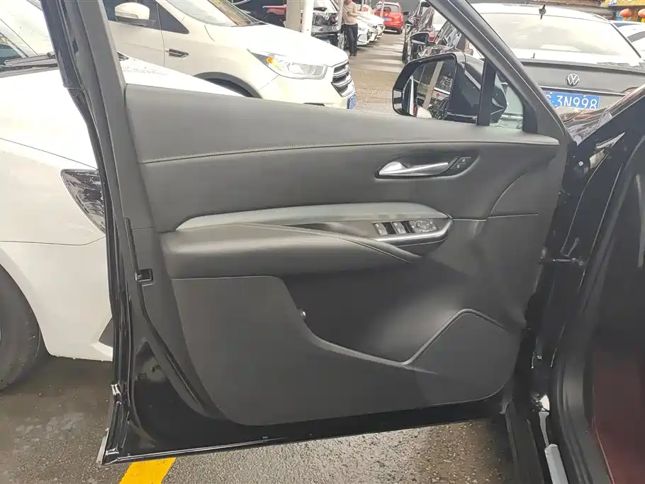 Cadillac XT4 28 T 2 WD Tech
