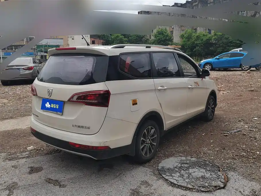 Baojun 730 1.5 L Manual Fashion 7-seat