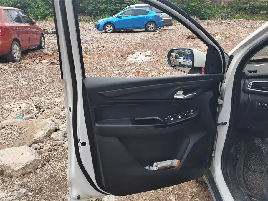 Baojun 730 1.5 L Manual Fashion 7-seat