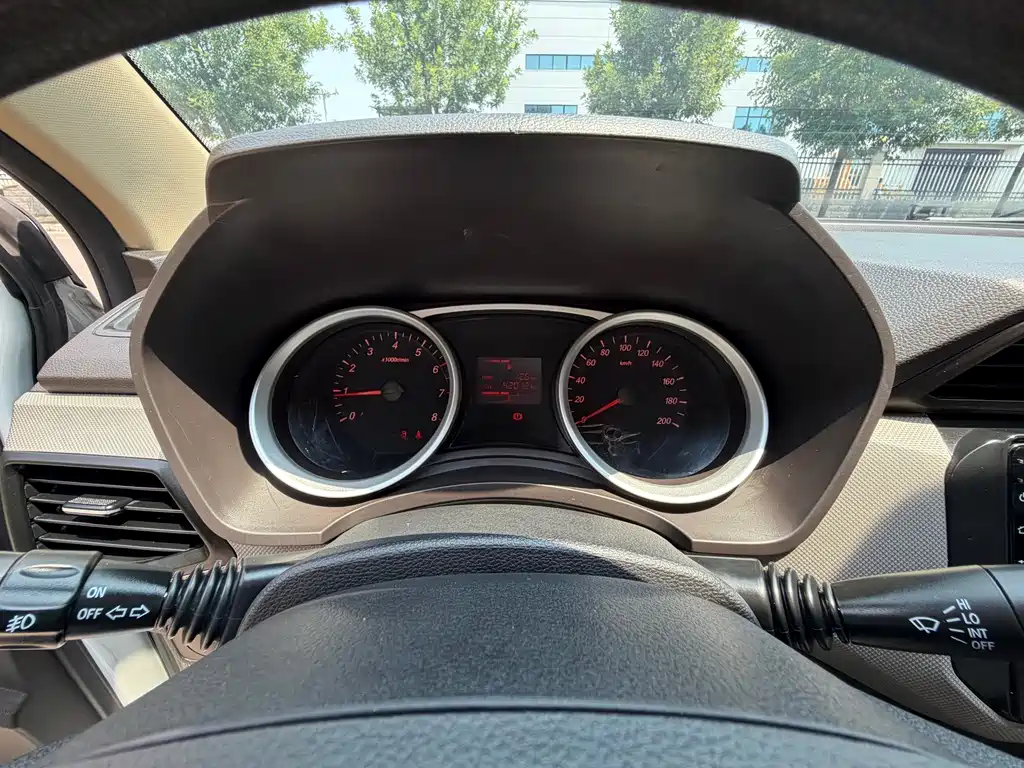 Wuling Hongguang 1.5 L S Standard LAR