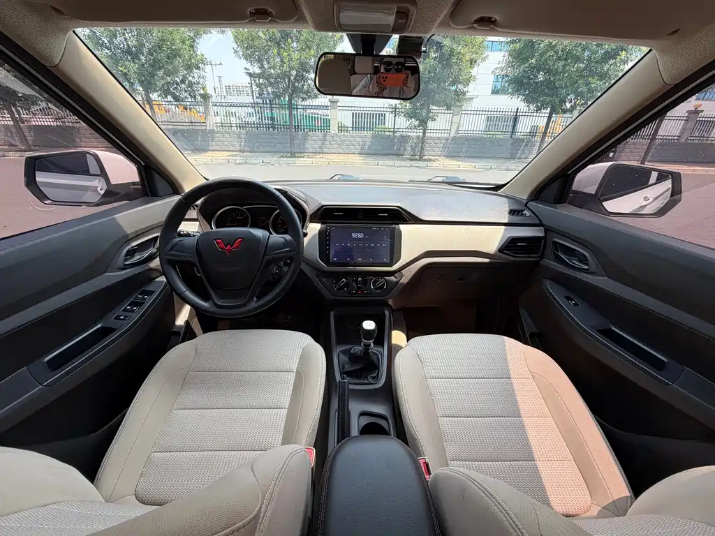 Wuling Hongguang 1.5 L S Standard LAR
