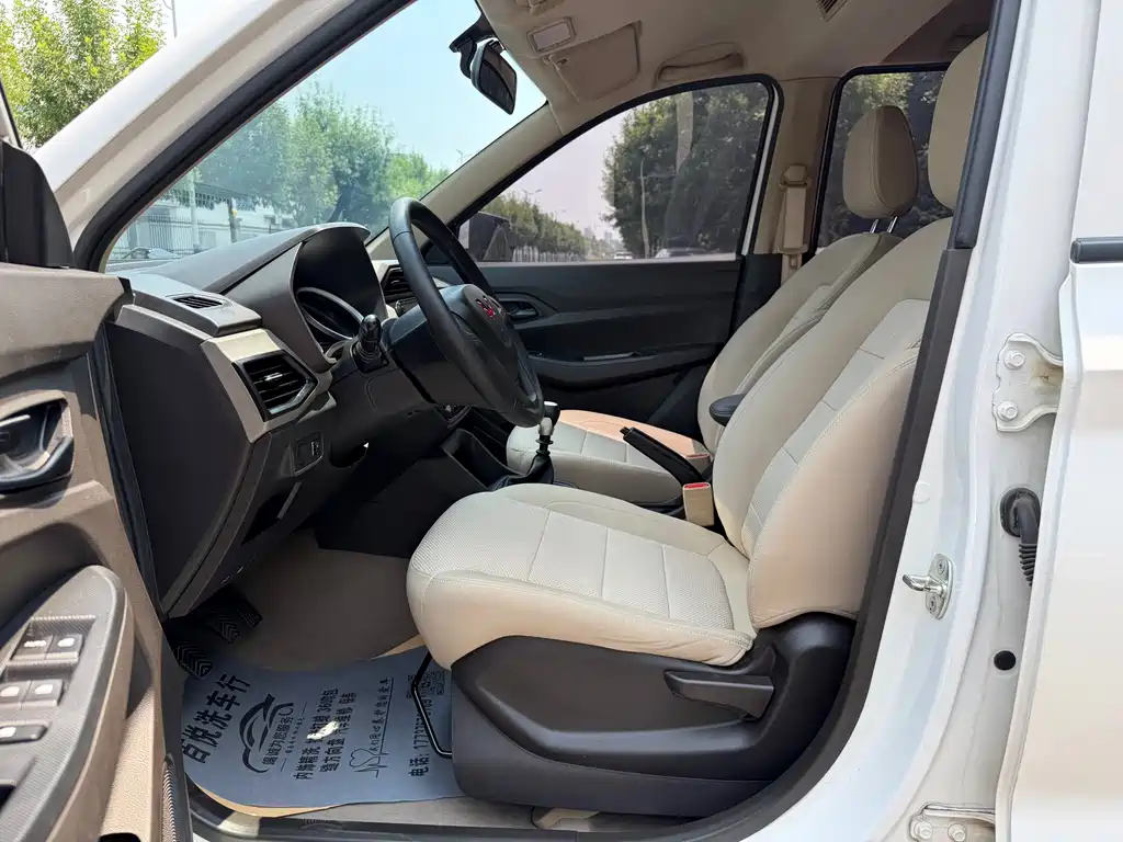 Wuling Hongguang 1.5 L S Standard LAR