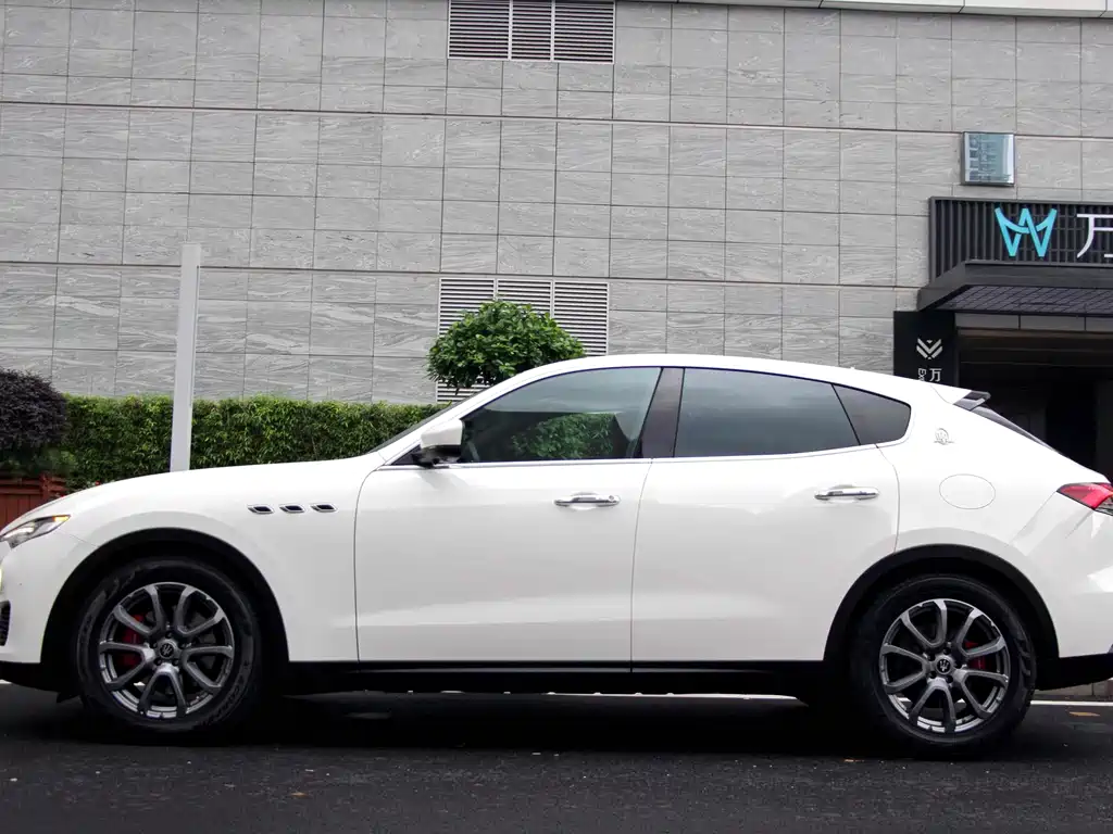 Levante 3.0 T Standard