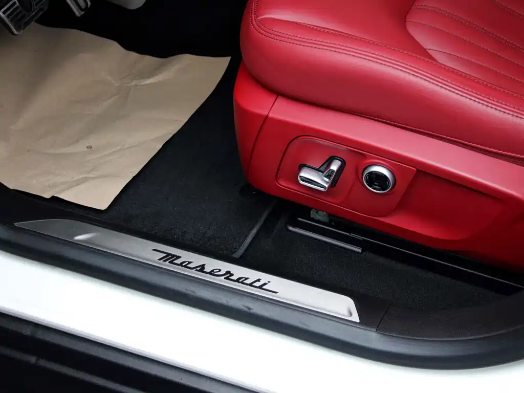 Levante 3.0 T Standard