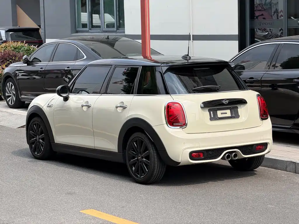 MINI 2.0 T COOPER S Classic 5-door