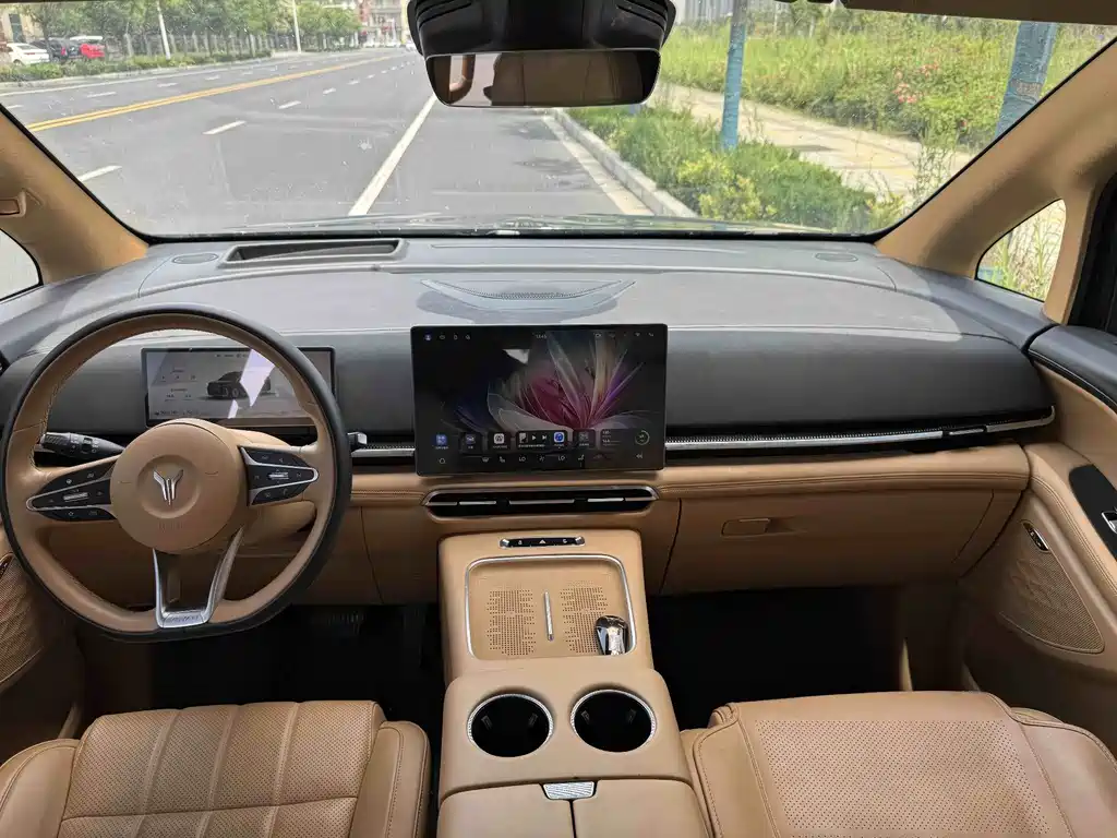 Voyah Dreamer PHEV 4 WD Excellent Qiankun