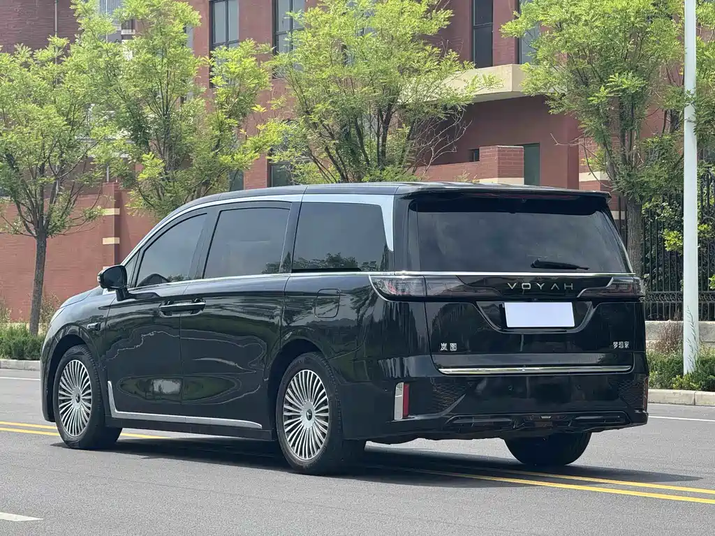 Voyah Dreamer PHEV 4 WD Excellent Qiankun