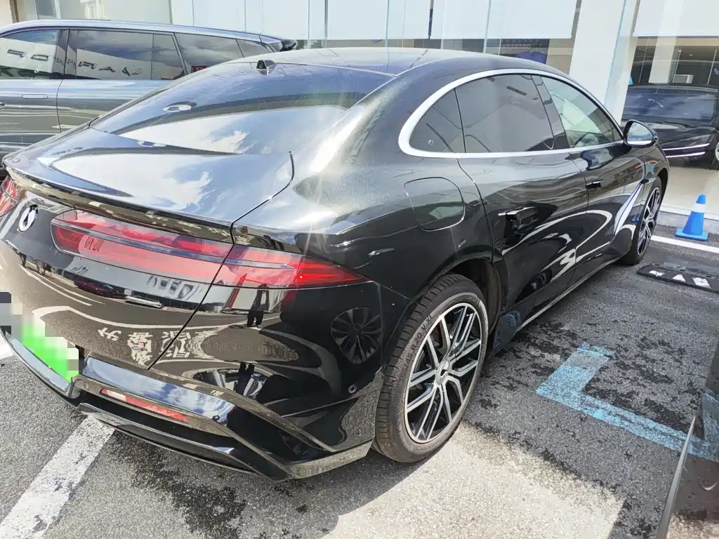 Denza Z9 1100 km 4 WD Max