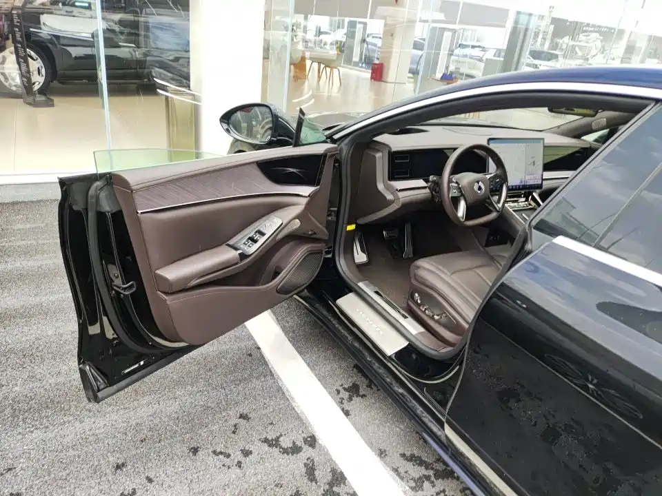 Denza Z9 1100 km 4 WD Max
