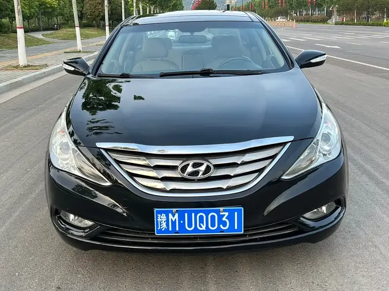 Hyundai Sonata 2.0 L Auto Luxury