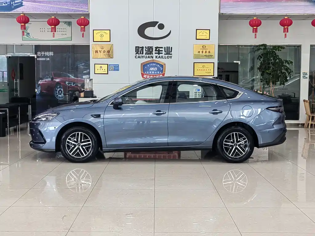 Seal 05 DM-i DM-i Smart Drive 120 KM Flagship