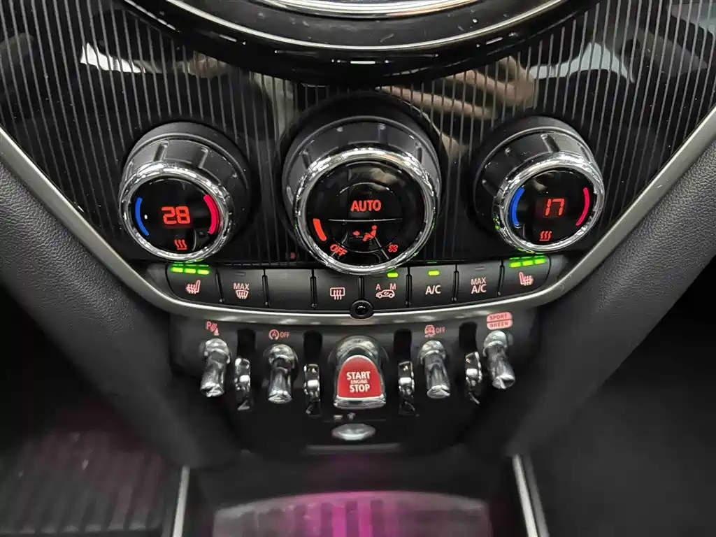 MINI COUNTRYMAN Facelift 1.5 T COOPER ALL4 Connoisseur