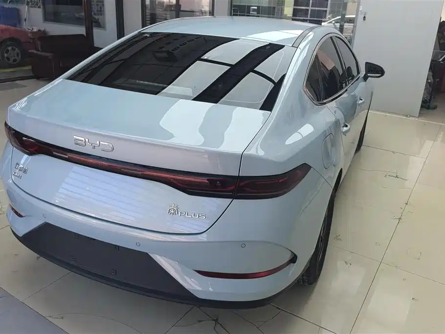 Qin PLUS DM-i Smart Drive 55 KM Leading