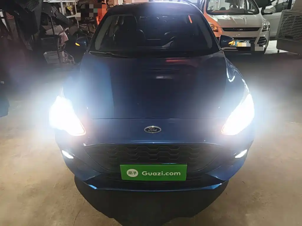 Focus Sedan EcoBoost 180 Auto Sharp Trend