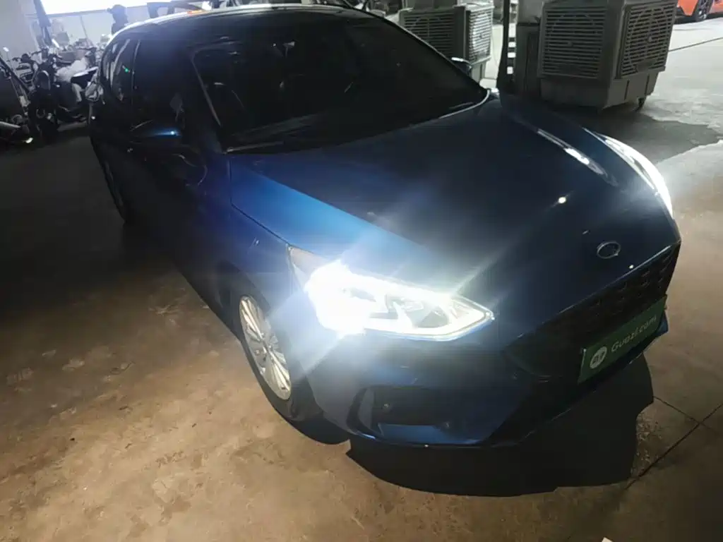 Focus Sedan EcoBoost 180 Auto Sharp Trend
