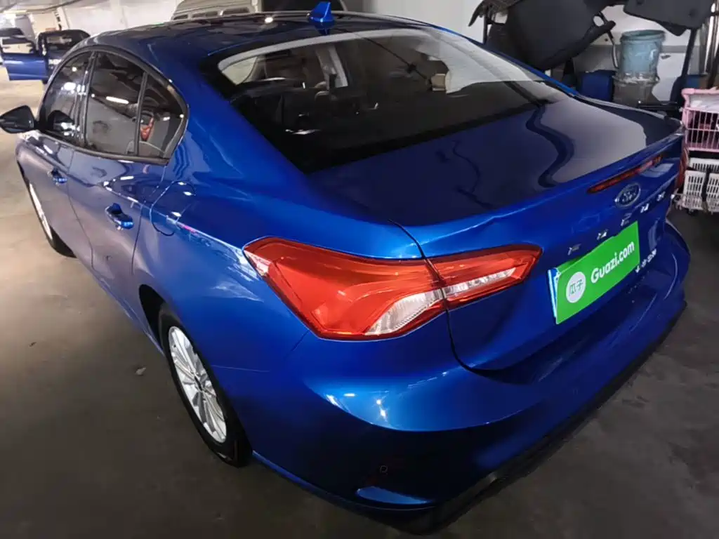 Focus Sedan EcoBoost 180 Auto Sharp Trend