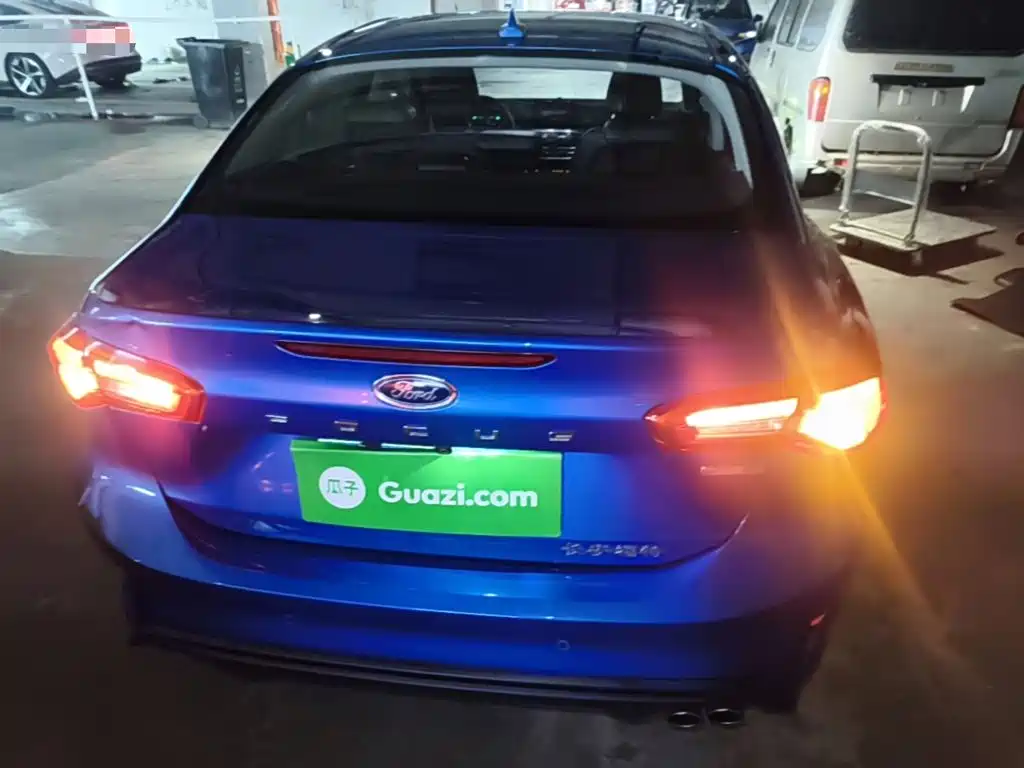 Focus Sedan EcoBoost 180 Auto Sharp Trend
