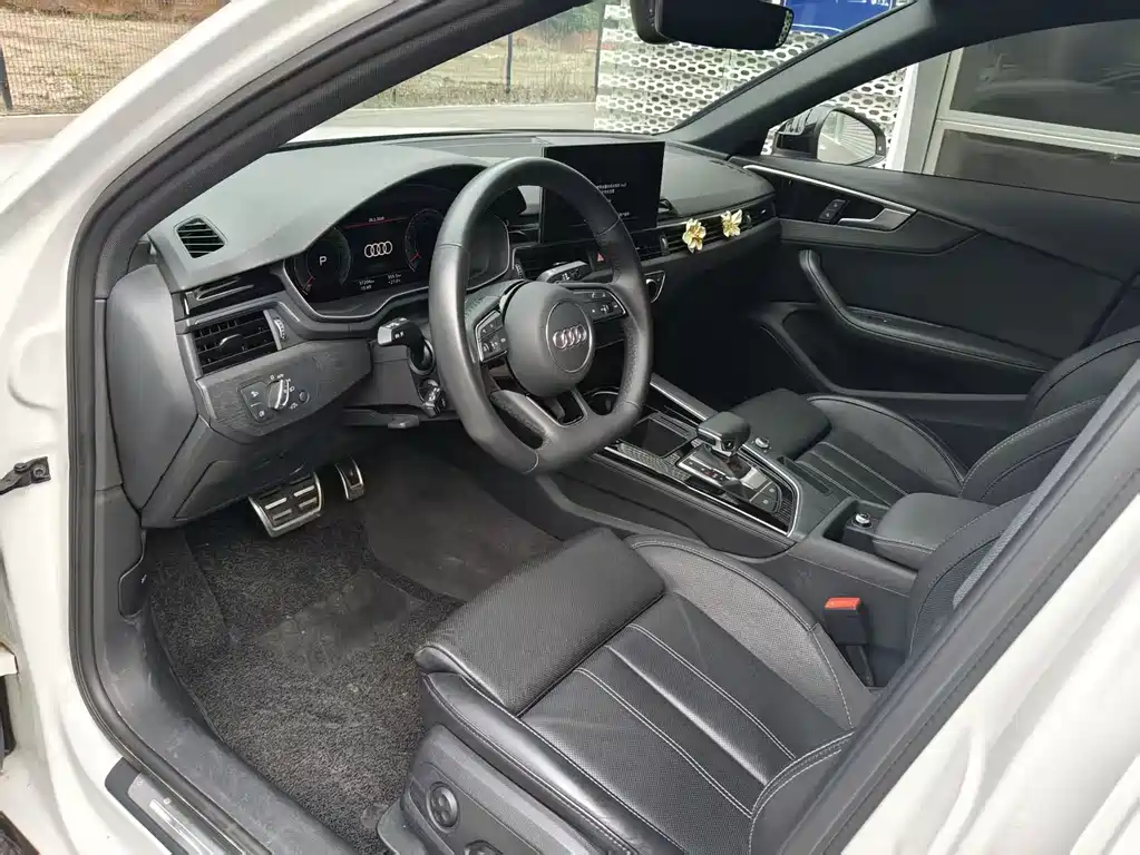 Audi A4 L 40 TFSI Luxury Dynamic