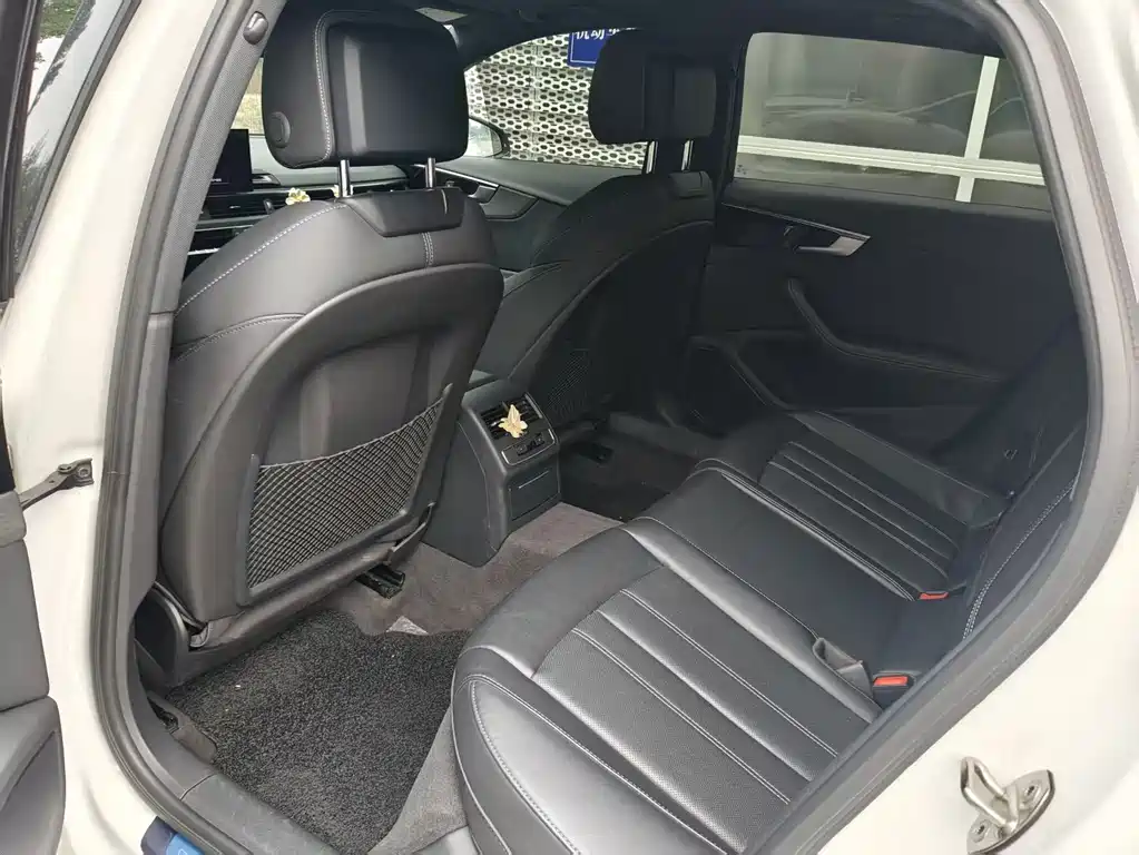 Audi A4 L 40 TFSI Luxury Dynamic