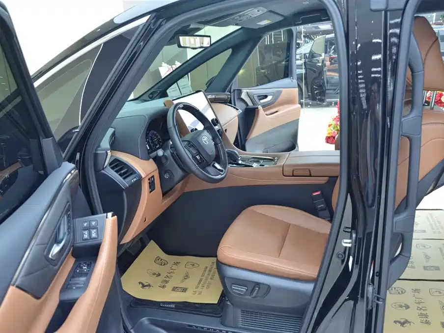 Alphard Dual Engine 2.5 L Premium Enjoyment