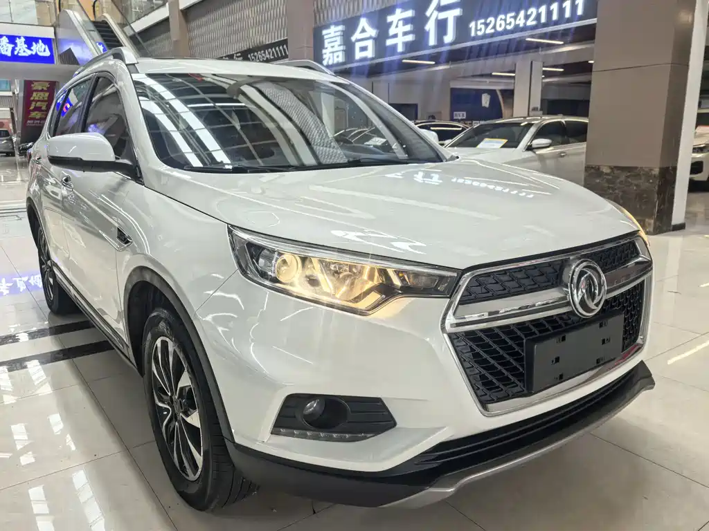 Dongfeng Fengdu MX5 2.0 L Auto Flagship