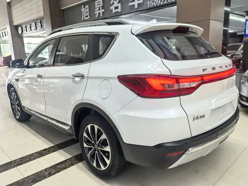 Dongfeng Fengdu MX5 2.0 L Auto Flagship