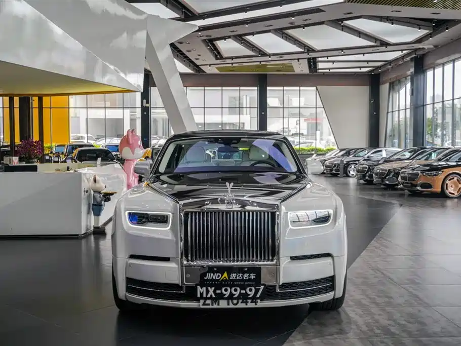 Phantom 6.7 T Standard Wheelbase