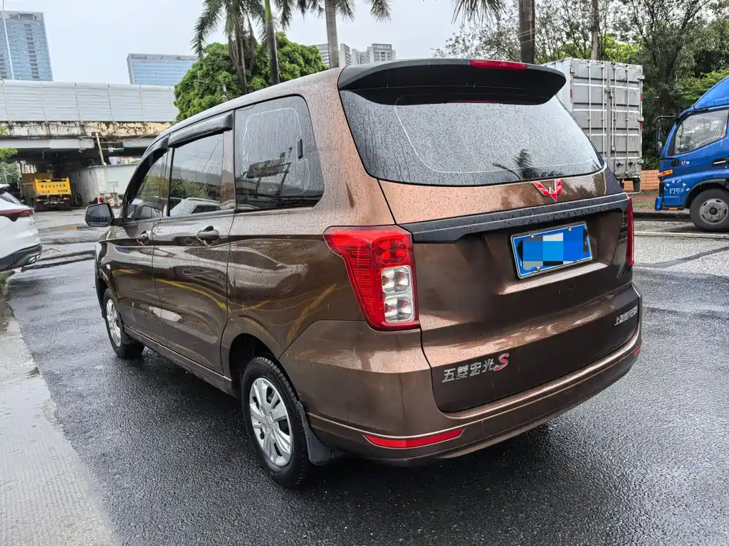Wuling Hongguang 1.5 L S Standard CN-VI LAR