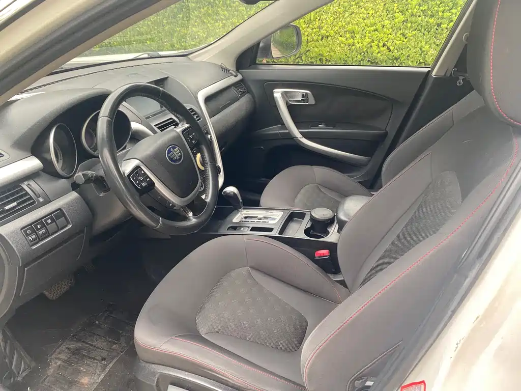 Besturn X80 2.0 L Auto Luxury