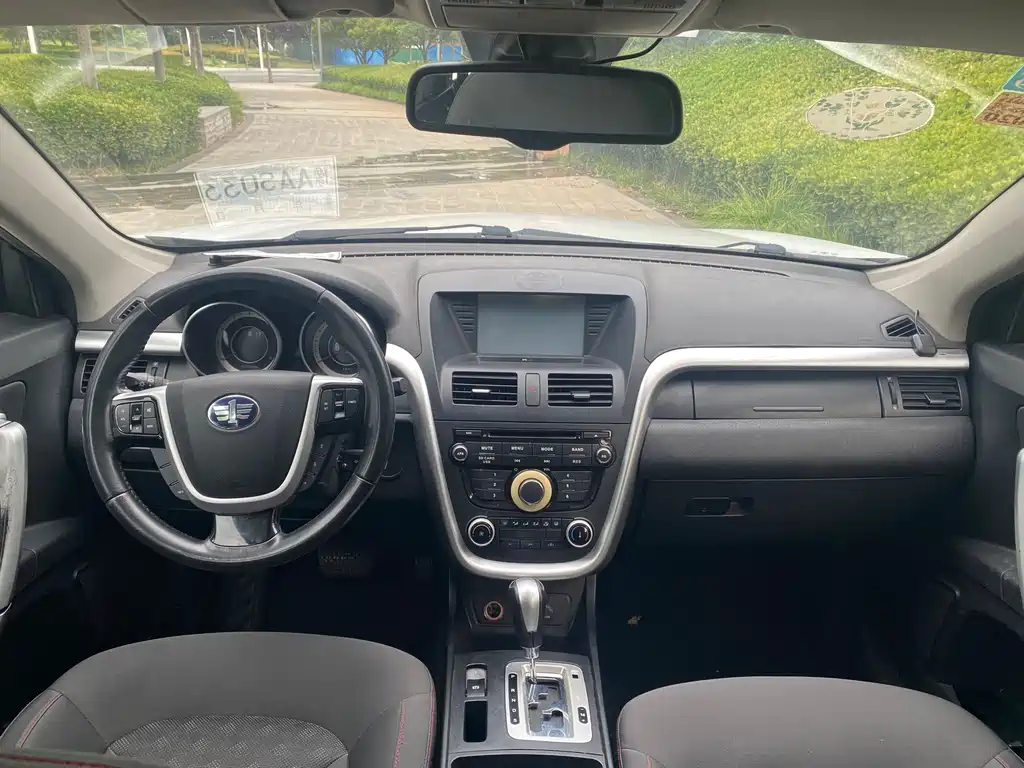 Besturn X80 2.0 L Auto Luxury