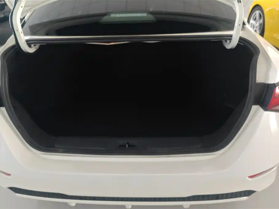 Sylphy 1.6 L XL CVT Joy